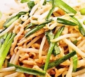 Stir-fried chives and bean sprouts
