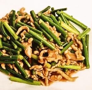 Stir-fried garlic sprouts and pork