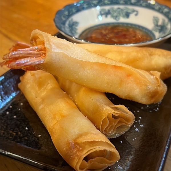 豊洲直送の鮮度!春巻きのパリッと感と、えびのプリプリ食感がたまらない「えび春巻き」