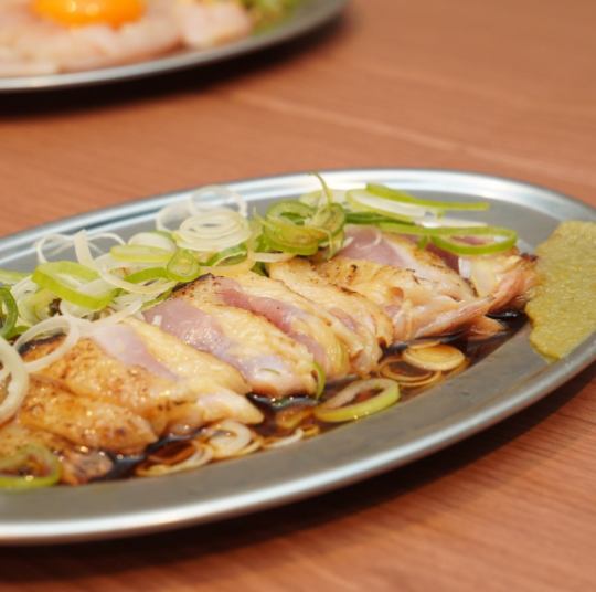 Shinjidai 44的3大雞肉菜餚之一[父母雞的Tataki] 380日元★這個價格非常新鮮！