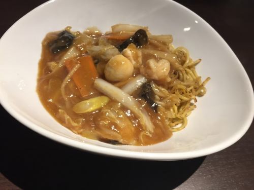 Ankake yakisoba using special soy sauce 1,100 yen (tax included)