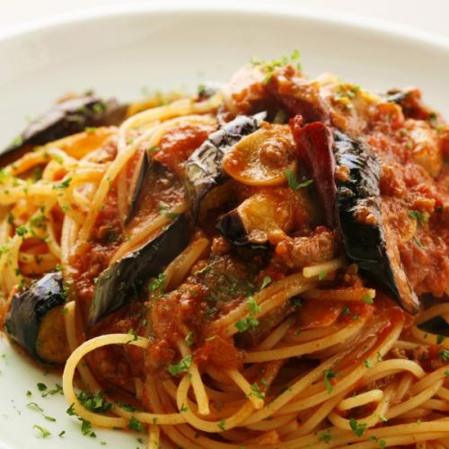 Eggplant and ground tomato sauce pasta