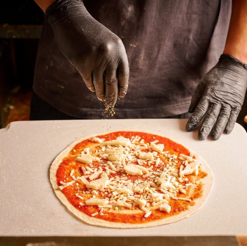 ◎毎日手作りの窯焼ピザ