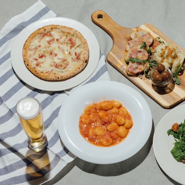 窯焼きピッツァやパスタなどお食事メニューも充実！