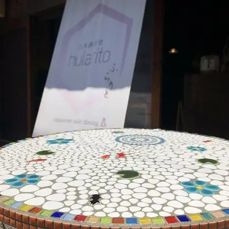 暖かい季節に気持ちのいいテラス席出来ました。多治見特産のタイルテーブルは気分が上がりますよ!