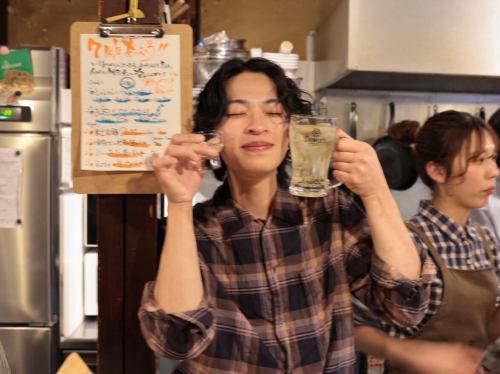 12/6 hularito7周年祭🎉
無事開催出来ました!!👏
来てくれたみなさん、お祝いしてくれたみなさん
本当にありがとうございます!!
最高空間でした🙌
ドリンクチケットじゃんけん、スタッフ賞と色々やりましたが楽しんで貰えましたか?
お陰様で僕たちはめっちゃ楽しかったです😄
7年て、過ぎてみればそんな経つ?と思うけど
あちこちでみんなが笑って楽しそうな景色を見たら
ちゃんとやってきた事があるんだなと思えました
オペレーションがバタついてご迷惑おかけした点は反省して次回に繋げ、更に楽しんで貰える場を作っていきます。
改めてありがとうございました!
スタッフ一同心より感謝を。
8年目の日本酒食堂hularitoもどうぞよろしくお願い致します。またやろうねー🍻
#日本酒食堂hularito#ふらりと#多治見#多治見グルメ#居酒屋#岐阜居酒屋#美濃焼#惣菜#お惣菜#おばんざい#晩ご飯#おしゃれ居酒屋#和食#日本酒#焼酎#果実酒#日本酒とお惣菜#7周年#いつもありがとうございます