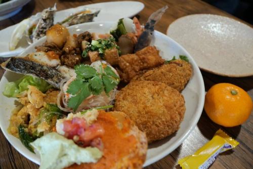 12/6 hularito7周年祭🎉
無事開催出来ました!!👏
来てくれたみなさん、お祝いしてくれたみなさん
本当にありがとうございます!!
最高空間でした🙌
ドリンクチケットじゃんけん、スタッフ賞と色々やりましたが楽しんで貰えましたか?
お陰様で僕たちはめっちゃ楽しかったです😄
7年て、過ぎてみればそんな経つ?と思うけど
あちこちでみんなが笑って楽しそうな景色を見たら
ちゃんとやってきた事があるんだなと思えました
オペレーションがバタついてご迷惑おかけした点は反省して次回に繋げ、更に楽しんで貰える場を作っていきます。
改めてありがとうございました!
スタッフ一同心より感謝を。
8年目の日本酒食堂hularitoもどうぞよろしくお願い致します。またやろうねー🍻
#日本酒食堂hularito#ふらりと#多治見#多治見グルメ#居酒屋#岐阜居酒屋#美濃焼#惣菜#お惣菜#おばんざい#晩ご飯#おしゃれ居酒屋#和食#日本酒#焼酎#果実酒#日本酒とお惣菜#7周年#いつもありがとうございます