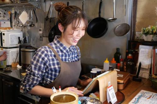 12/6 hularito7周年祭🎉
無事開催出来ました！！👏

来てくれたみなさん、お祝いしてくれたみなさん
本当にありがとうございます！！

最高空間でした🙌
ドリンクチケットじゃんけん、スタッフ賞と色々やりましたが楽しんで貰えましたか？
お陰様で僕たちはめっちゃ楽しかったです😄

7年て、過ぎてみればそんな経つ？と思うけど
あちこちでみんなが笑って楽しそうな景色を見たら
ちゃんとやってきた事があるんだなと思えました

オペレーションがバタついてご迷惑おかけした点は反省して次回に繋げ、更に楽しんで貰える場を作っていきます。

改めてありがとうございました！
スタッフ一同心より感謝を。
8年目の日本酒食堂hularitoもどうぞよろしくお願い致します。またやろうねー🍻

#日本酒食堂hularito#ふらりと#多治見#多治見グルメ#居酒屋#岐阜居酒屋#美濃焼#惣菜#お惣菜#おばんざい#晩ご飯#おしゃれ居酒屋#和食#日本酒#焼酎#果実酒#日本酒とお惣菜#7周年#いつもありがとうございます