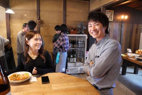 12/6 hularito 七周年庆典🎉
活动圆满成功！！👏

所有到场的人，以及所有与我们一起庆祝的人
太感谢了！！

这是最棒的地方🙌
我们做了很多活动，比如用石头剪刀布来赢取饮料券和员工奖品，你们都玩得开心吗？
多亏了你，我们玩得很开心😄

七年过去了，回首往事，你会想，时间真的过去了吗？
当我看到到处都是欢笑和快乐时，我就会想，为什么大家都在玩得这么开心？
我觉得自己做对了一件事。

对于此次混乱操作给您带来的不便，我们深表歉意。我们将吸取此次教训，为下次创造更加愉快的环境。

再次感谢！
全体员工谨此表达衷心的感谢。
我们希望您也能继续支持我们的清酒餐厅 Hularito，该餐厅至今已经营了 8 年。再来一次🍻

#HularitoSakeDining #Furarito #Tajimi #TajimiGourmet #Izakaya #GifuIzakaya #Minoyaki #Side Dish #Side Dish #Obanzai #Dinner #StylishIzakaya # JapaneseFood #Sake #Shochu #FruitLiquor #SakeAndSideDishes #7thAnniversary #ThankYouAsAlways