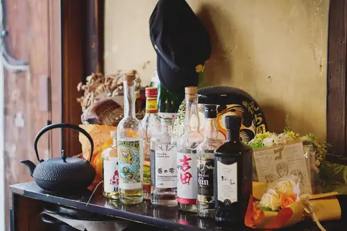 一如既往地感谢你！
Hularito是一家日本清酒餐厅，现正招聘员工，以帮助我们把餐厅做得更好。🍻

【职位描述】
请帮助我们在我们温馨的老式店铺中营造舒适温馨的氛围！
正如其名，我们的目标是成为一个即使您独自一人，也可以随时来此放松身心、恢复活力的地方。

- 客户服务、指导和餐饮服务
- 准备和供应饮品（包括清酒、精酿杜松子酒和其他饮料）
- 提供简单的烹饪协助、洗碗、清洁等服务。

我隔着柜台和顾客聊天，并推荐食物和饮料。
在这里，您可以直接体验到客户服务的乐趣和让别人微笑所带来的满足感。

我喜欢聊天。
“当我做的事情能让别人感到快乐时，我也会感到快乐。”
“我想从事与食品或酒类相关的工作。”

如果您有这样的热情，即使您没有经验，我们也欢迎您！
我非常希望您能亲自来体验一下我们店里的氛围。

【申请指南】
“兼职工作”
• 薪资：每小时 1,150 日元（有涨薪机会/约 2 个月的培训期）
营业时间：周二至周四 18:00-22:00 / 周五及公众假期前一天 18:00-23:00 / 周六及公众假期 17:00-23:00
・工作时间：每周一天起即可（也欢迎只在周末工作/请在每月下半月提交下个月的工作安排）
• 工作地点：岐阜县多治见市本町3-67-3（距离多治见站步行5分钟）
🔰我们目前也在招聘厨房工作人员。我们可以随时向您提供有关补偿、条件和其他事项的详细信息。

[理想候选人]
・阅读“职位描述”后能感同身受的人。
・多治见市或邻近市町村的居民。
・对餐饮或客户服务感兴趣，并且喜欢与人交谈的人。
・以“让身边的人感到快乐”为满足感的人。
・无需经验！我们欢迎想要长期工作并安定下来的人！

【申请方式】
如果您有兴趣，请随时通过短信或电话联系我们。
我们在Indeed上还有更多详细信息。欢迎提问或介绍其他人。
我们期待收到您的申请！😊

✅如果您哪怕有一点点兴趣，请保存此内容以便日后参考！

日本清酒餐厅 Hularito