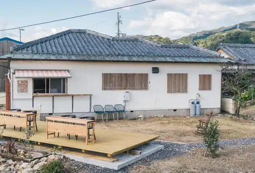 【实地拜访海边家厨房🍶】
我们将在三重县南井町的“海部之家厨房”设立摊位!
一切都始于一个白日梦:“我梦想在能看到海景的地方开一家店。”在浩瀚的网络海洋中漂泊时,我竟然在三重县找到了最适合我的地方!🌊
我立即联系了他们,他们欣然同意了!
致南伊势的各位,我将从多治见一路赶来,带来岐阜的清酒和小吃,以及胡拉里托的配菜!
我真想和你一起举杯庆祝!😂🫶
此外,还有员工龙之介的陶艺作品。
同时还将举办展览和销售活动。敬请期待!🙌
旅行居酒屋,第一部分
“南伊势町海部之家厨房快闪店”
非常感谢!
🗓️11月14日(周六)16:00-22:00
🏠 海滨别墅厨房
📍三重县渡洗郡南伊势町五庄罗988-64
💵现金/PayPay
📷 @kitchen.umibenoie
💌 如有任何疑问或需要预订,请联系 Umibe no Ie Kitchen 的官方 LINE 账号。