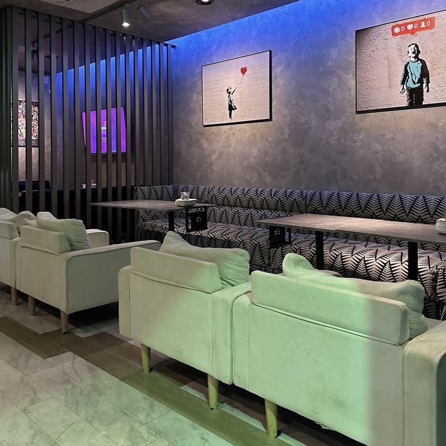 We also welcome couples and couples on dates! Please feel free to come by.
