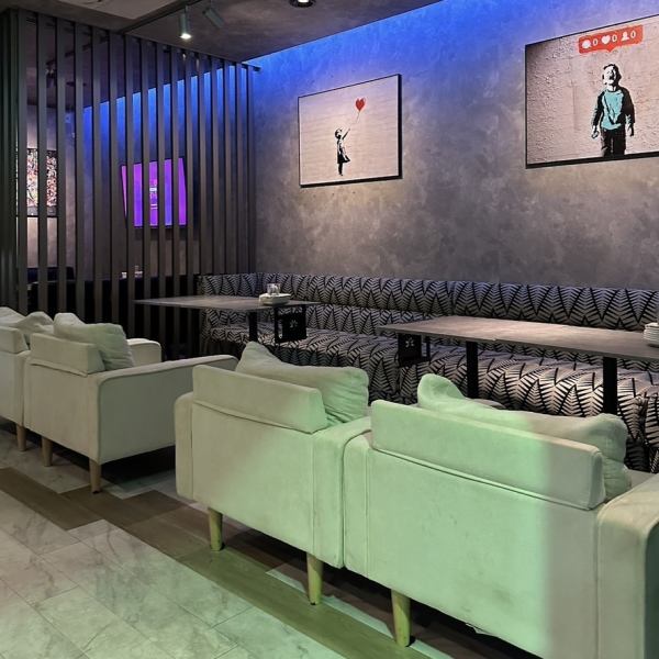 [Spacious seating that can be used for a variety of occasions] Table seats that can be enjoyed by a variety of numbers of people, from meals for two to small drinking parties.The sofa-style table seats allow you to relax and forget about time. Perfect for a variety of occasions, such as dates, girls' nights, and drinking parties.