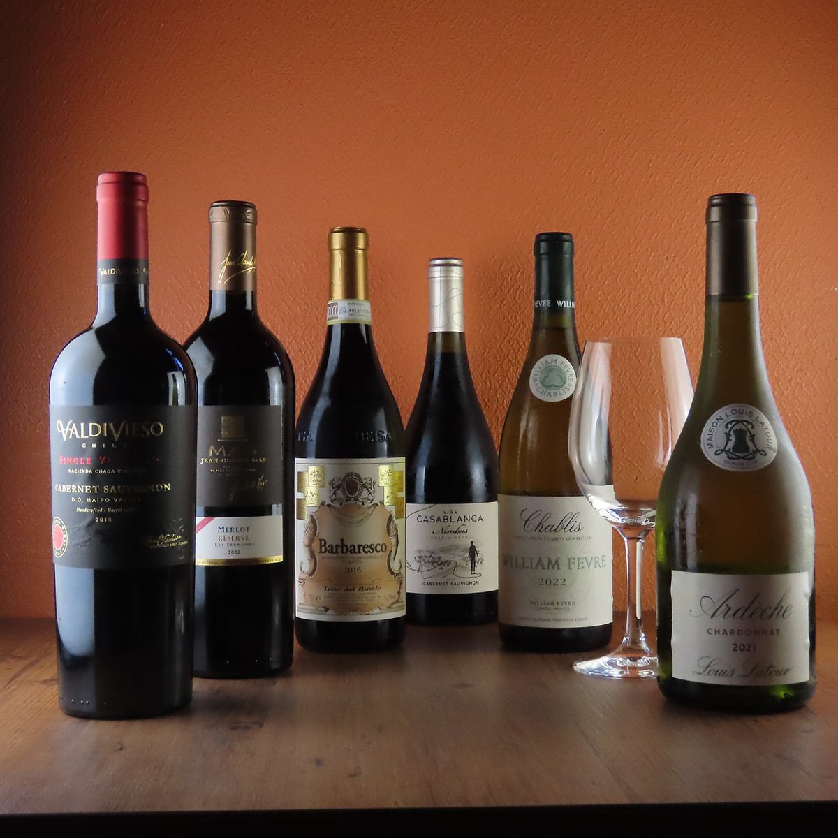 Enjoy carefully selected wines from around the world at reasonable prices.