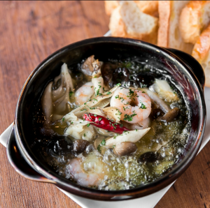 Shrimp and mushroom ajillo (with baguette)