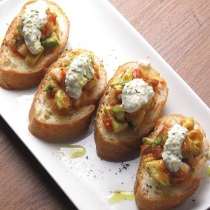 Shrimp and avocado bruschetta with tartar sauce