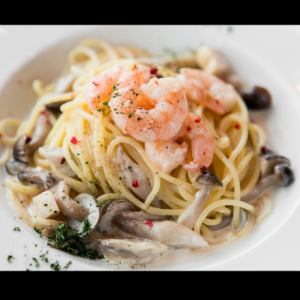 Shrimp and mushroom cream pasta