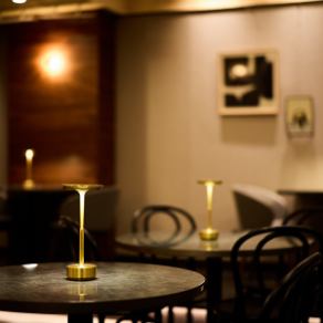 [2 people x 14] [4 people x 10] Relaxed table seating