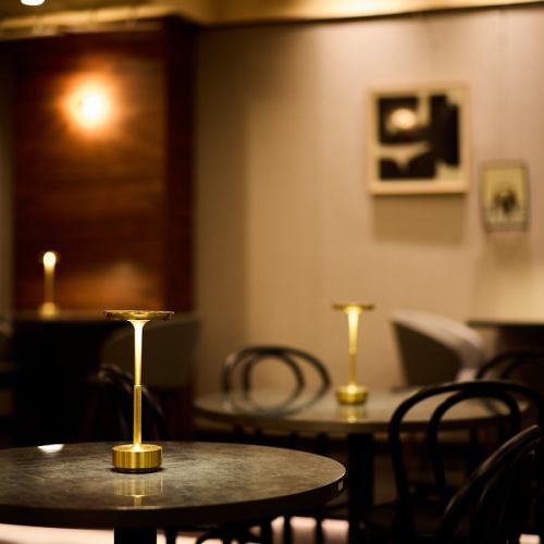 [2 people x 14] [4 people x 10] Relaxed table seating