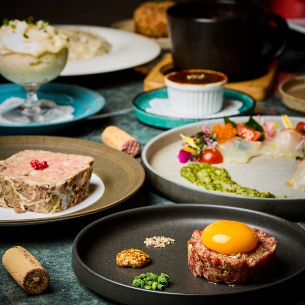 お肉もお魚も両方楽しめる飲み放題付きコースは5000円～ご用意！納得の内容のコースは飲み会・女子会に◎