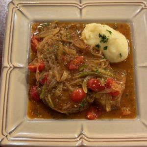 Sautéed pork shoulder with charquitière sauce