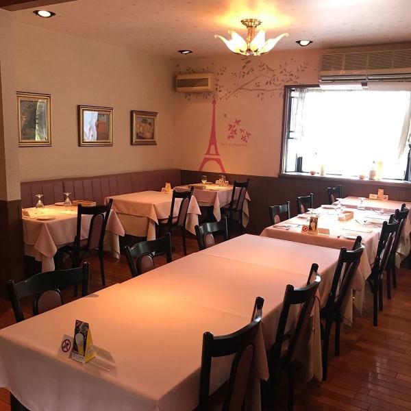The inside of the store is a calm space based on seats for 2 people.Even 3 people or more can use the table by sticking them together.Please enjoy authentic French cuisine that is particular about the ingredients to your heart's content.