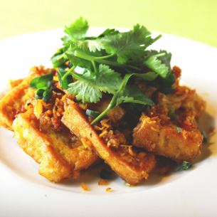 Fried tofu with spicy lemongrass chili