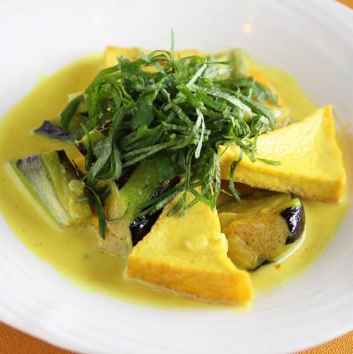 Stir-fried eggplant and deep-fried tofu with coconut