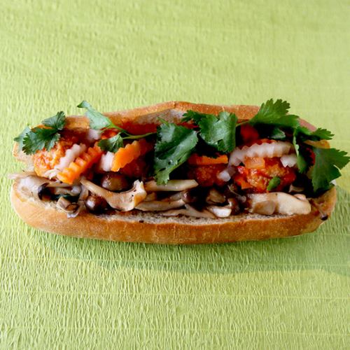 Veggie meat stewed in tomato and mushroom banh mi