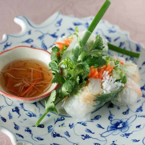 Catfish and vegetable spring roll with nuoc cham sauce (1 roll)