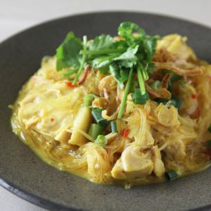 Spicy stir-fried chicken and glass noodles