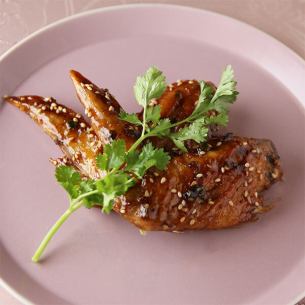 Deep-fried chicken wing in nuoc mam sauce (1 piece)