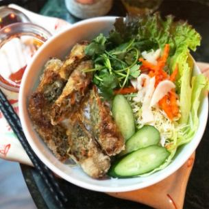 Deep fried spring rolls and dry noodles "Bun Cha Joo"