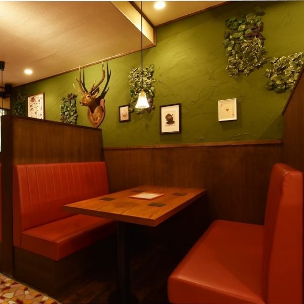 Separated table seats can accommodate up to 4 people.The semi-private room allows you to relax without worrying about other guests♪ Sakae Shinsakae Nagoya All-you-can-drink Izakaya Dining bar Italian Wine/Beer Pasta Meat Date Girls' night Anniversary Banquet Private welcome party Farewell party