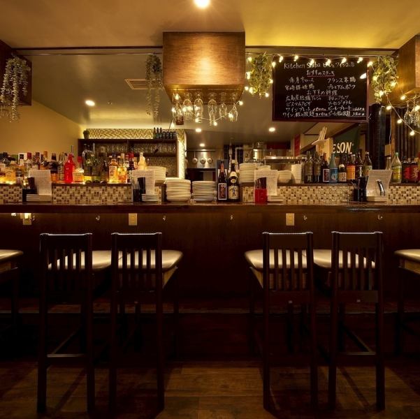 カウンターはカップルシート♪特別なひと時をご提供いたします。　　　　　　　　　　　栄 新栄 名古屋 飲み放題 居酒屋 ダイニングバー イタリアン ワイン/ビール パスタ 肉 デート 女子会 誕生日 記念日 会社宴会 貸切 歓迎会 送別会