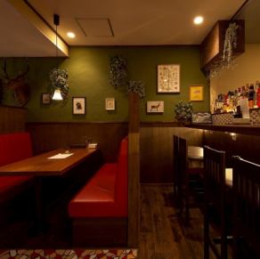 気さくな店主とお話ししながら美味しいお酒を堪能できるおしゃれなカウンターもございます。ぜひ二次会利用に。　　　　　　　　　　　　　　　　　　　　　　栄 新栄 名古屋 飲み放題 居酒屋 ダイニングバー イタリアン ワイン/ビール パスタ 肉 デート 女子会 誕生日 記念日 会社宴会 貸切 歓送迎会