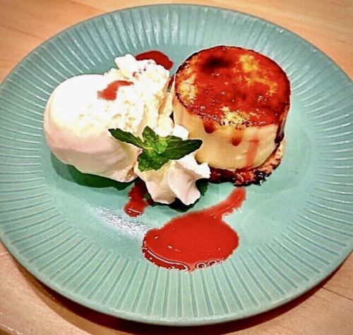 本日のデザート「特製パンナコッタ」「ティラミス」注文後に焼く「パンケーキ」「人気なめらかプリン」