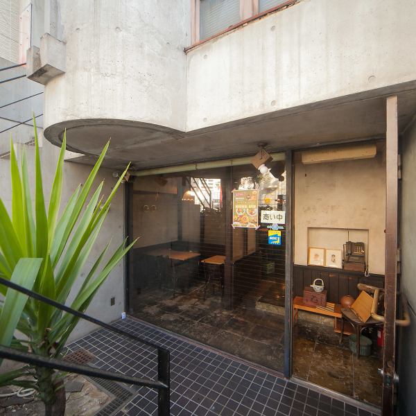 小型犬のワンちゃんと一緒にご来店いただけるのが当店の大きな魅力です♪予約制で、ワンちゃん専用席もご用意しており、愛犬と一緒にリラックスした時間をお楽しみいただけます◎温かみのある店内で、ペット仲間とのランチやデートなど、多彩なシーンを素敵に彩るお手伝いをいたします♪