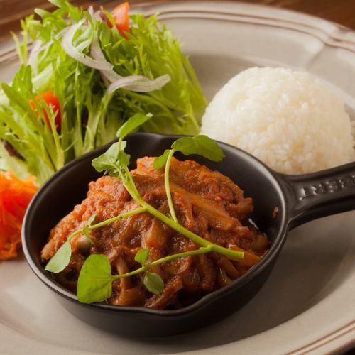 【肉汁溢れる】地元で大人気!特製ハンバーグプレートランチ◎