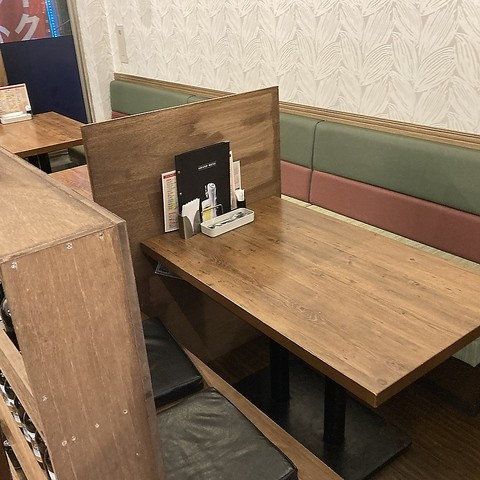 <p>周りを気にせずプライベートな時間をお過ごしいただける、人気のボックス席をご用意しております！ゆったりとしたソファシートで、お食事やおしゃべりを存分にお楽しみください◎女子会やデート、ご家族でのお食事にもぴったりです。人気のお席ですので、ご予約はお早めにどうぞ♪</p>