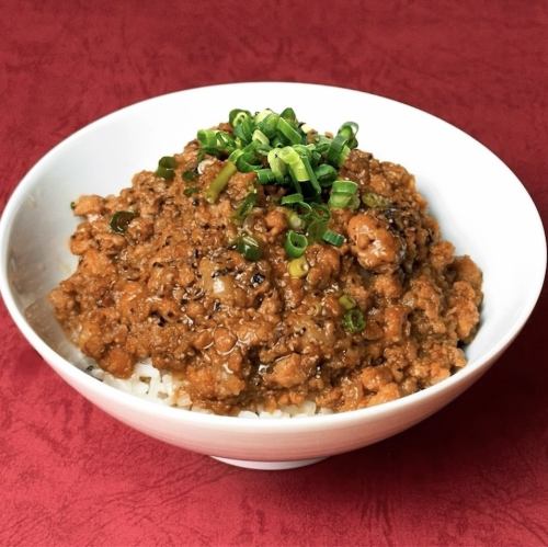 ルーロー飯 (魯肉飯)