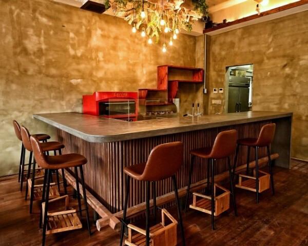 最高の仲間と共に豪快で美味しい料理で会話が弾む、盛大に集える場所♪このアメリカンスタイルのレストランでは、20人以上の宴会が可能で、大切な人との特別な日を華やかに彩ります。豪華な料理が目の前で提供され、驚きと至福のひとときを体験できます★誕生日や記念日もお任せください◎