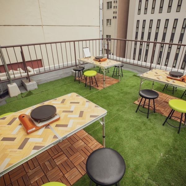 【夏季限定!テラス席】明るく開放的なオープンテラス!広々としたテラス席はデートや宴会にもおすすめ◎夏ならではのビアガーデンが満喫できます!