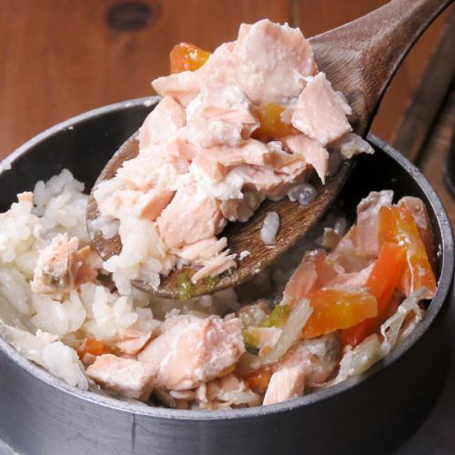 Salmon pot rice