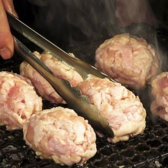 【标准套餐】享用9道菜式，包括鱼刺身、本地鸡肉刺身和超大肉丸！包含2小时畅饮（含生啤），仅需5000日元。