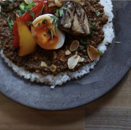 一吃就上癮！中目幹咖哩