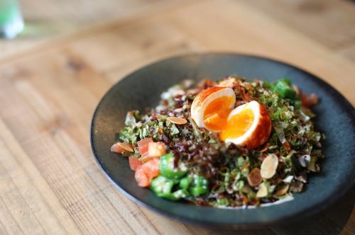 塔可飯配上大量的蔬菜