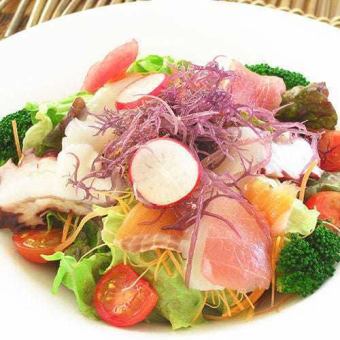 シーフードサラダ