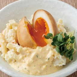 Hakken potato salad ~Topping with boiled egg~
