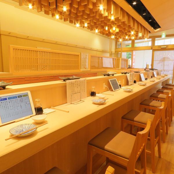 从小田急相模原站步行2分钟的寿司店。您可以享受宁静的空间和美味的食物。您可以在假期将其用于家庭聚餐或下班后喝一杯。请随时光临♪